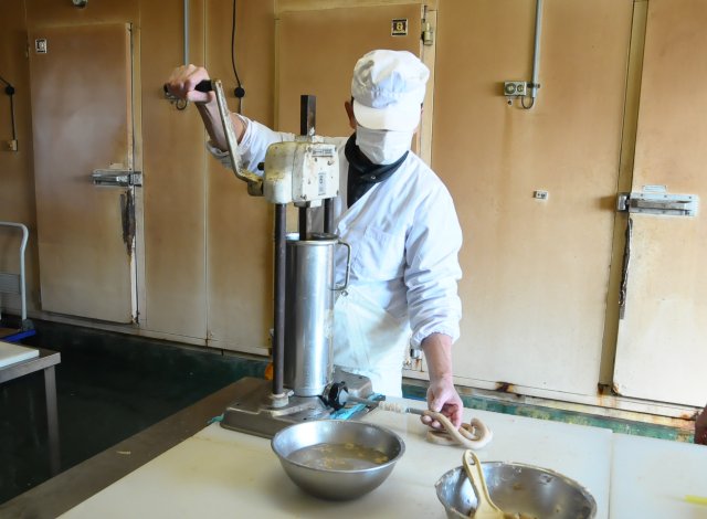 学園手造りハムの会　一つ一つまごころ込めて手造り