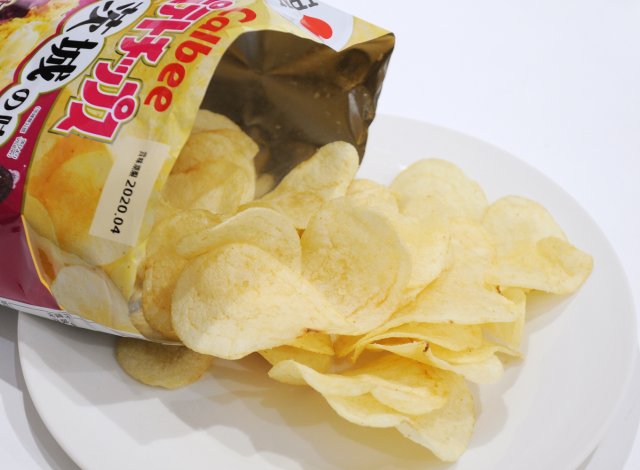カルビーポテトチップス 焼きいもバター味イメージ