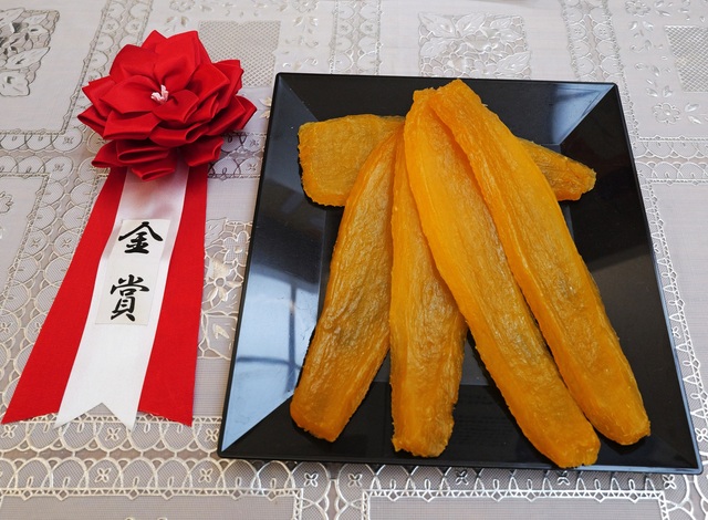 第19回ほしいも品評会　べにはるかの部　金賞　(株)干し芋農園川上　川上 文隆さんの干し芋