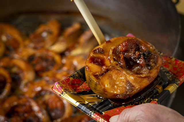 コモリ食品自慢の「鯉のうま煮」！