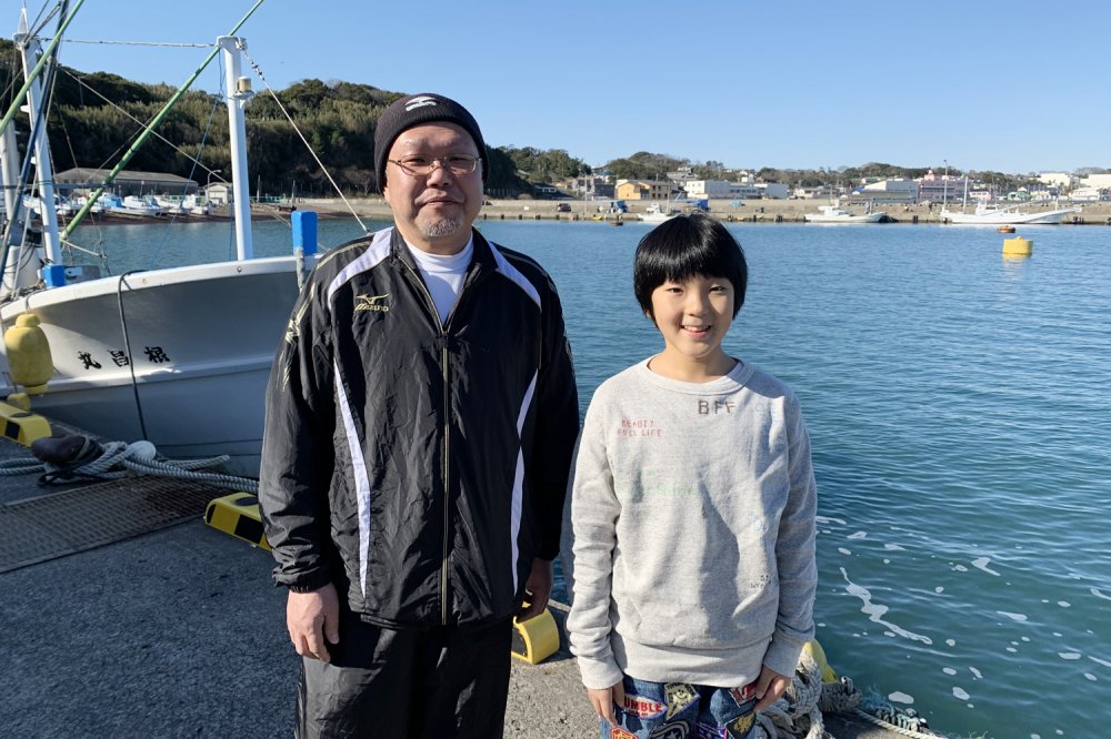 磯崎漁業協同組合 指導課長 根本隆行さんと湊くん。