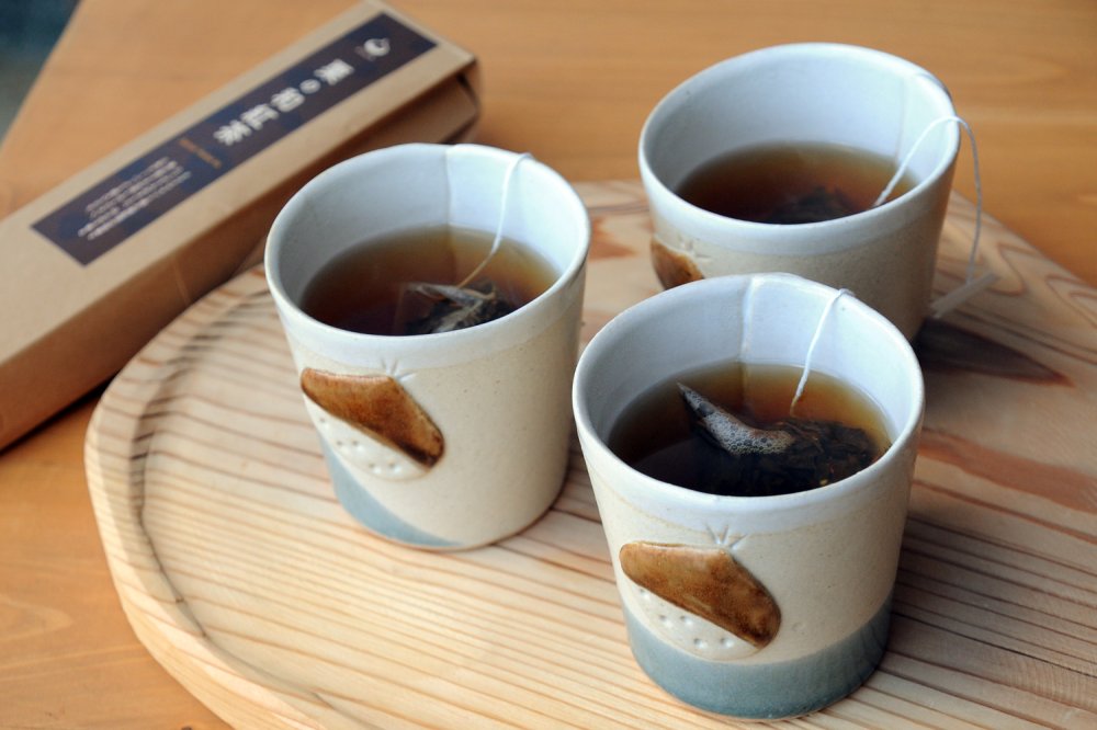 ▲ドライマロンと奥久慈紅茶の茶葉を使った入やなわぁ工房の新商品「栗の和紅茶」。参加者からは「すごくおいしい！すぐ買いたい」といった声も。