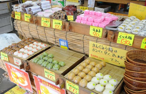 手作りまんじゅう　通年|まんじゅうの他にも大福・団子・ドラ焼きなど様々な和菓子を販売しています。