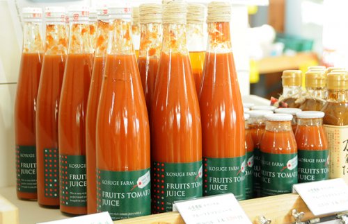 小菅農園フルーツトマトジュース|健ちゃんとまと100％使用の「金ラベル」と、味一番フルーツトマト100％使用の「銀ラベル」があります。