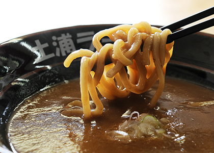 スープによく絡むもちもちの麺は、茨城県産強力粉「ゆめかおり」を使用しています。