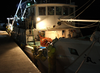 メヒカリ漁 メヒカリを狙う底曳き船